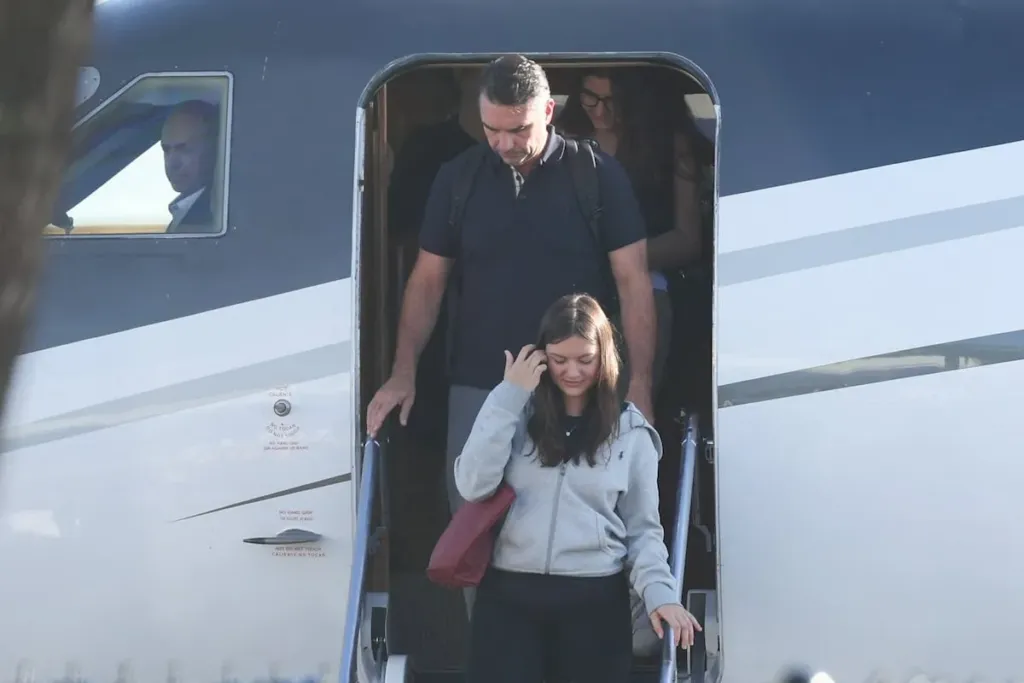 Avanza la causa judicial por la salida de Flávio Bolsonaro desde Misiones