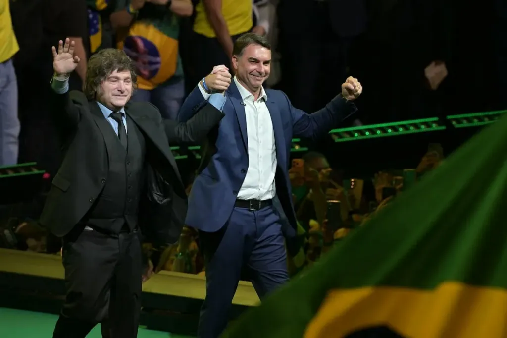 Avanza la causa judicial por la salida de Flávio Bolsonaro desde Misiones