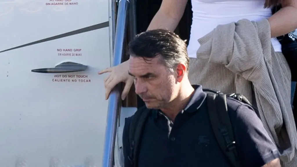 Avanza la causa judicial por la salida de Flávio Bolsonaro desde Misiones