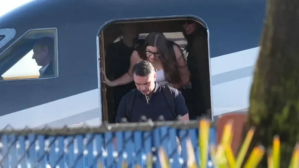 Avanza la causa judicial por la salida de Flávio Bolsonaro desde Misiones