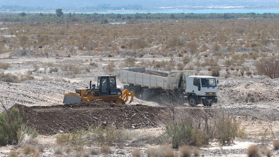 Avanzan las obras de encauzamiento y defensas en el río San Juan