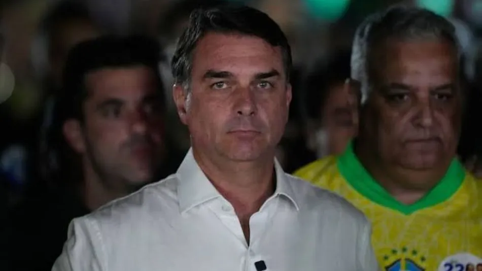 Flávio Bolsonaro se fugó a Estados Unidos tras las elecciones y la Casa Blanca le quita respaldo político