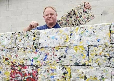 La Municipalidad de Capital fabrica ladrillos ecológicos con plástico reciclado para plazas