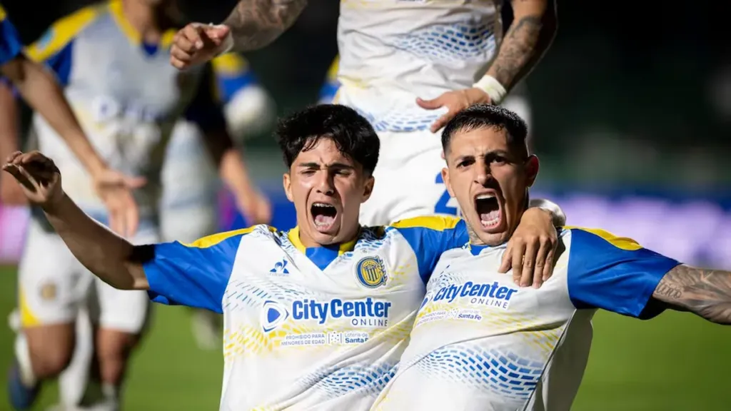 Rosario Central le ganó a Sarmiento por 2 a 1 y trepó a la cima de la tabla anual