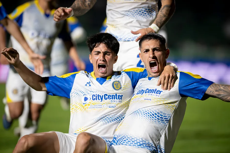 Rosario Central le ganó a Sarmiento por 2 a 1 y trepó a la cima de la tabla anual