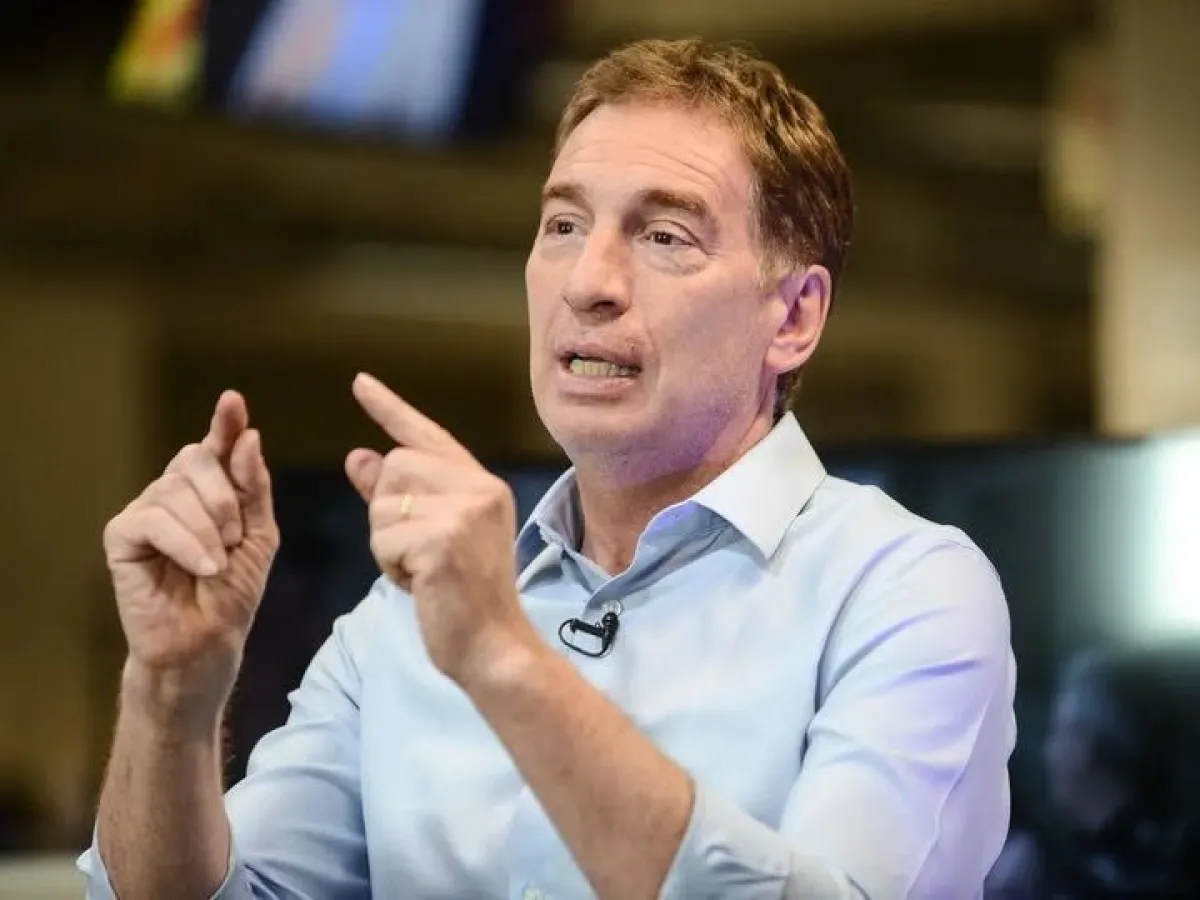 Santilli defendió la salida de Flávio Bolsonaro: “No tenía impedimentos de Interpol”