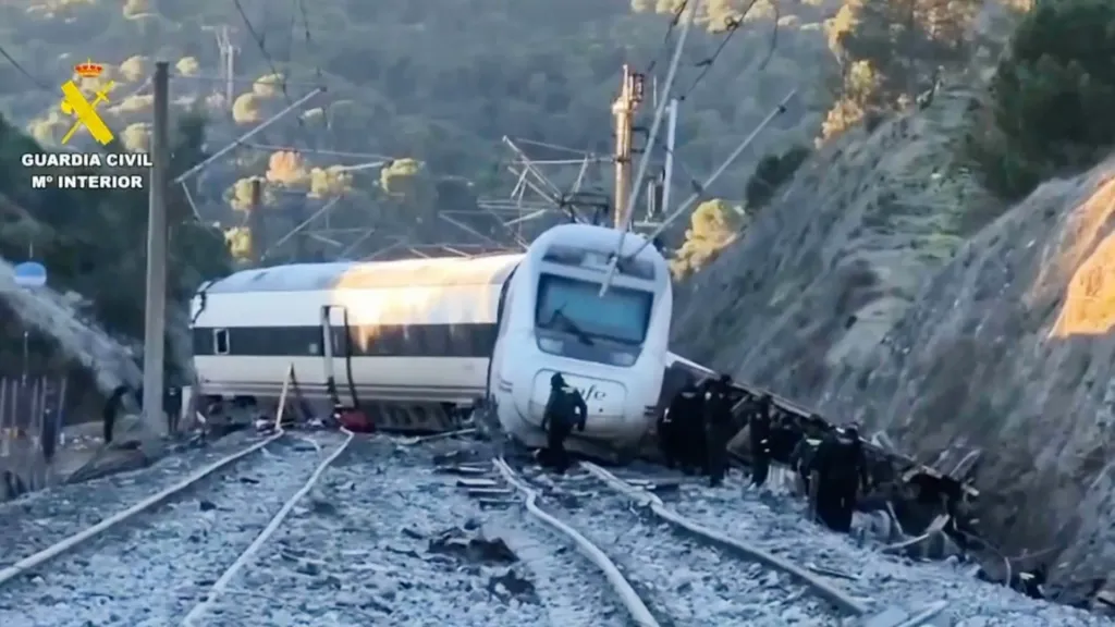Al menos 30 muertos y decenas de heridos en choque de trenes en España